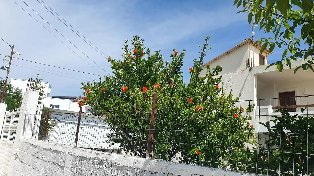 Mihal Suites Sarande 0*,  Albania